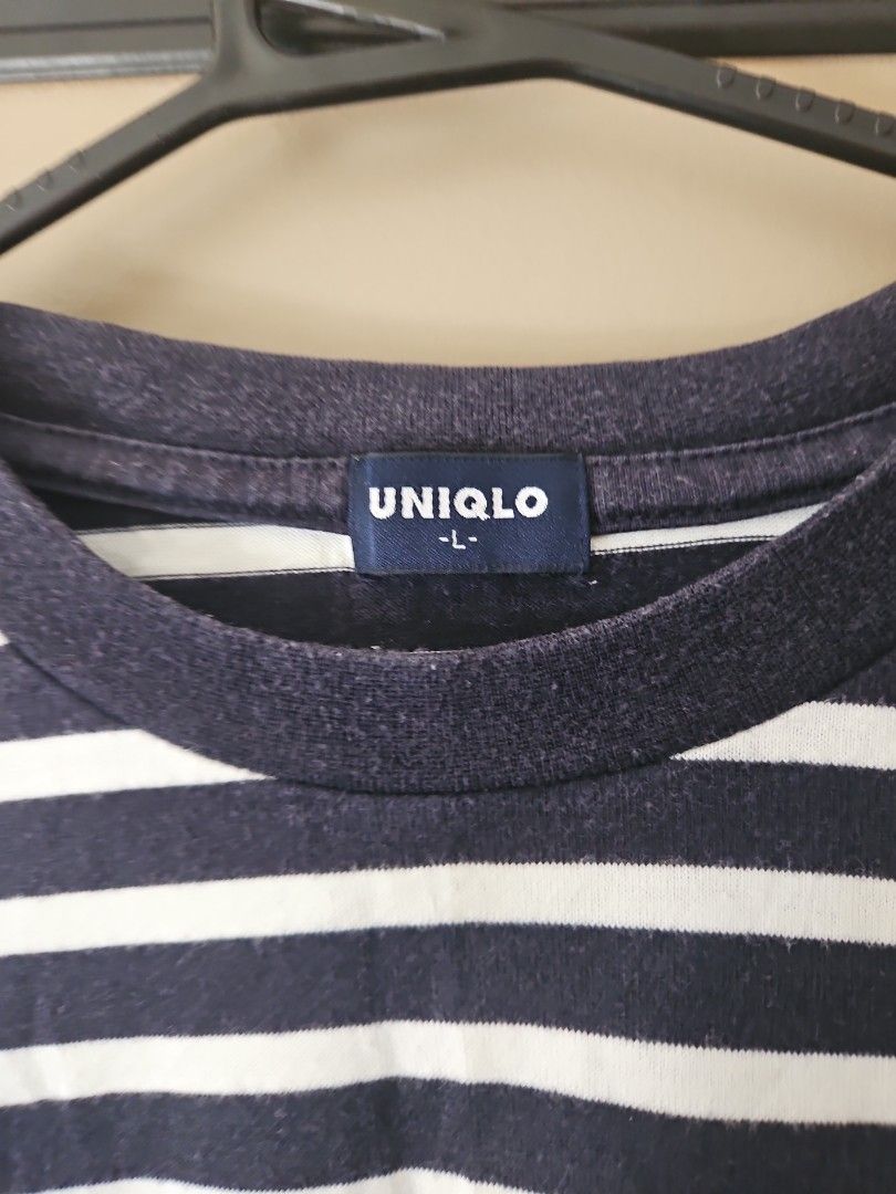 Uniqlo Vintage tshirt (Category: Tshirts & Polo Shirts ) located in Cainta. Submitted by SirDinky (Listing ID 1309196467, Image 2). Description: uniqlo vintage Stripe Navy White tshirt 22w by 27l boxy style.