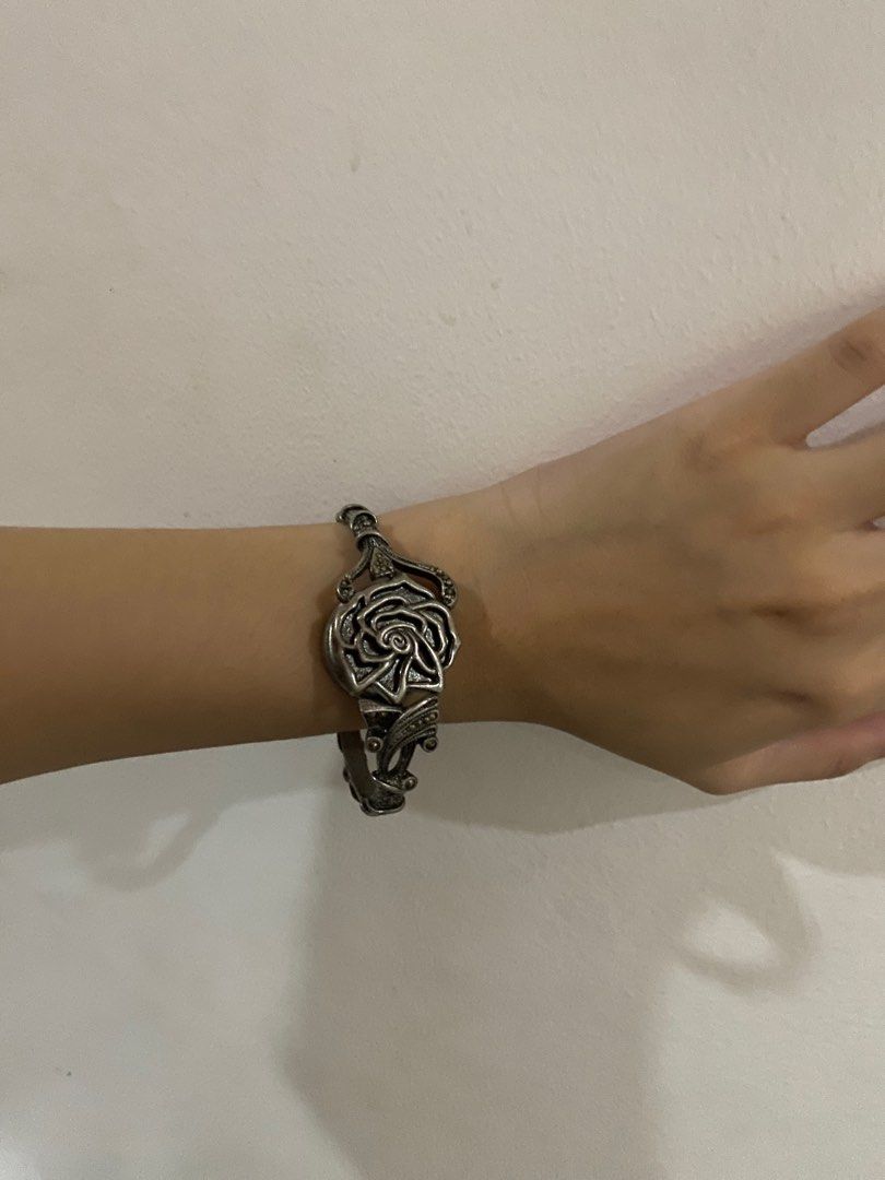 Vintage Lady Plaisir Bangle Watch (Category: Women's Watches) located in Rizal. Submitted by protractor (Listing ID 1309289031, Image 1). Description: Issues: - no battery - scratches on the watch (see pictures) - needs cleaning and new battery .