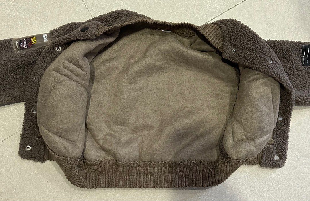 Winter outer jacket (Category: Babies & Kids Fashion) located in Singapore. Submitted by tehonly (Listing ID 1309264385, Image 3). Description: Perfect winter OOTD for your kid Worn for one trip only Shoulder to sleeve - 42cm Length - 42cm Width - 42cm.