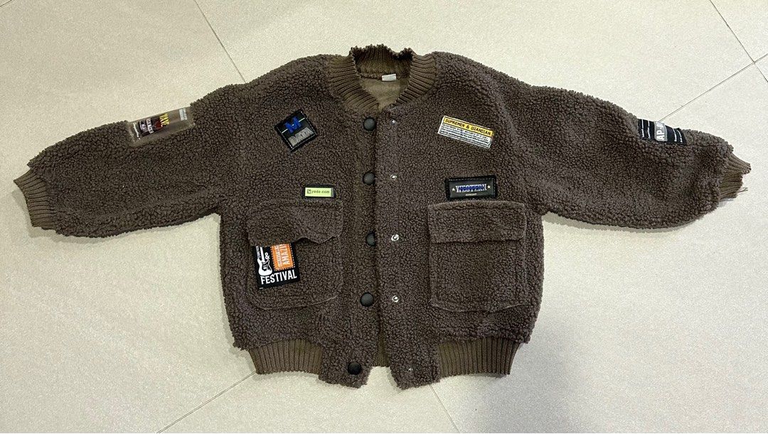 Winter outer jacket (Category: Babies & Kids Fashion) located in Singapore. Submitted by tehonly (Listing ID 1309264385, Image 1). Description: Perfect winter OOTD for your kid Worn for one trip only Shoulder to sleeve - 42cm Length - 42cm Width - 42cm.