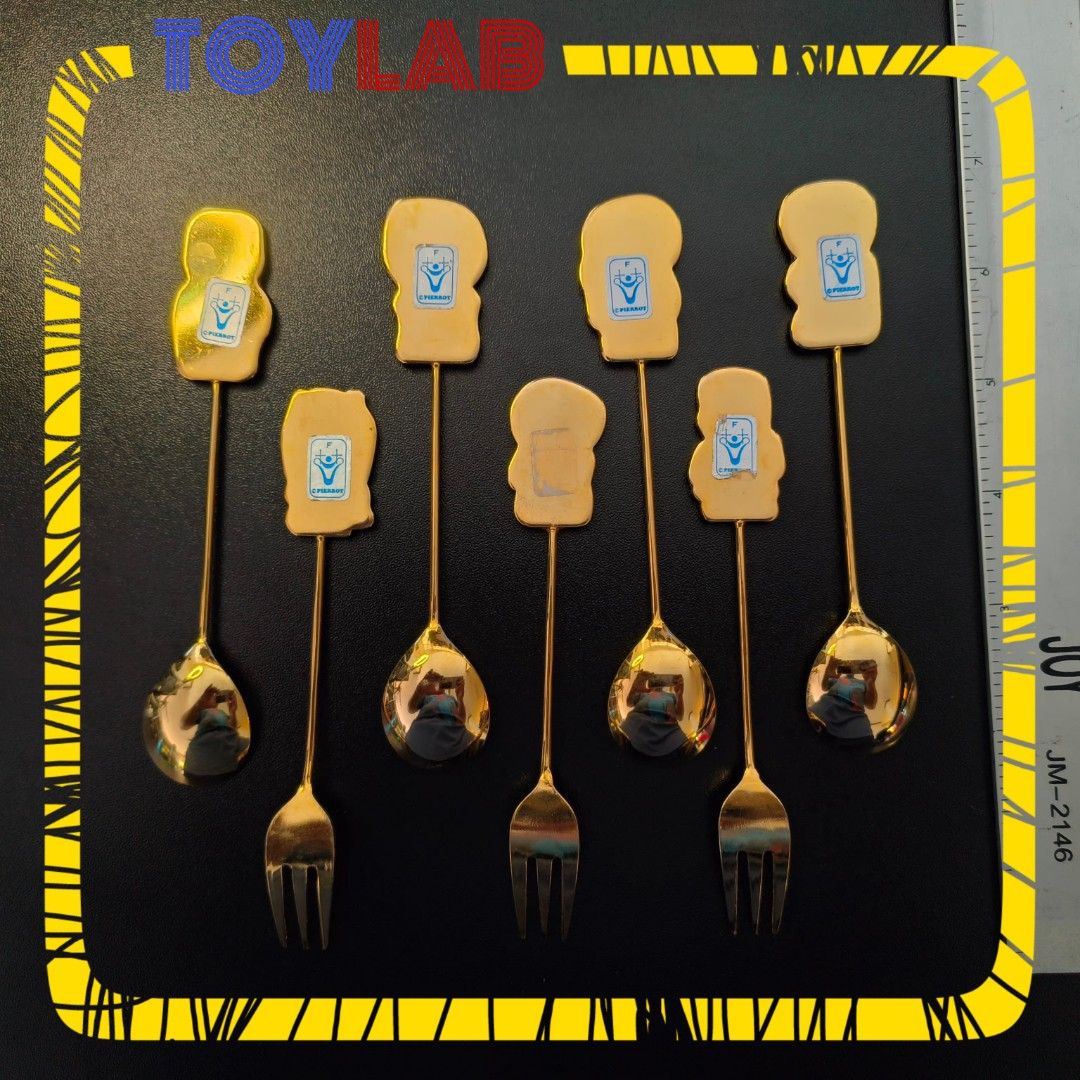 Yuyu Hakusho Original spoon and fork set (Category: Dinnerware & Cutlery) located in Mandaluyong City. Submitted by ToyLab.ph (Listing ID 1309184981, Image 2). Description: RARE! 🔥 Highly collectible Yuyu hakusho Spoon and fork set of 9 pcs Yusuke Kazuma Kurama Hiei Koenma Slight tarnish due to age never used actual picture posted no box gcash or BPI payment lalamove or grab c/o buyer after payment confirmation Thank you. 🙂.