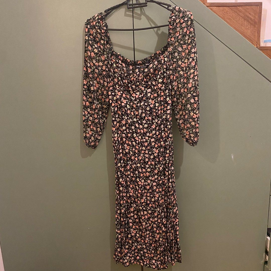 Zara Floral Midi Dress (Category: Dresses) located in Quezon City. Submitted by chescuh (Listing ID 1309200672, Image 3). Description: - only used twice - midi length, side slit, puffed sleeves with sweetheart neckline - hard to let go bc it holds sentimental value but not my style anymore 🥹 - issue: there’s a small rip on the zipper side (kilikili area) but not seen naman when worn + it’s already there when i bought it in store (still got it bc
