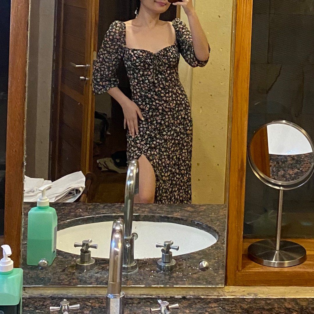 Zara Floral Midi Dress (Category: Dresses) located in Quezon City. Submitted by chescuh (Listing ID 1309200672, Image 2). Description: - only used twice - midi length, side slit, puffed sleeves with sweetheart neckline - hard to let go bc it holds sentimental value but not my style anymore 🥹 - issue: there’s a small rip on the zipper side (kilikili area) but not seen naman when worn + it’s already there when i bought it in store (still got it bc