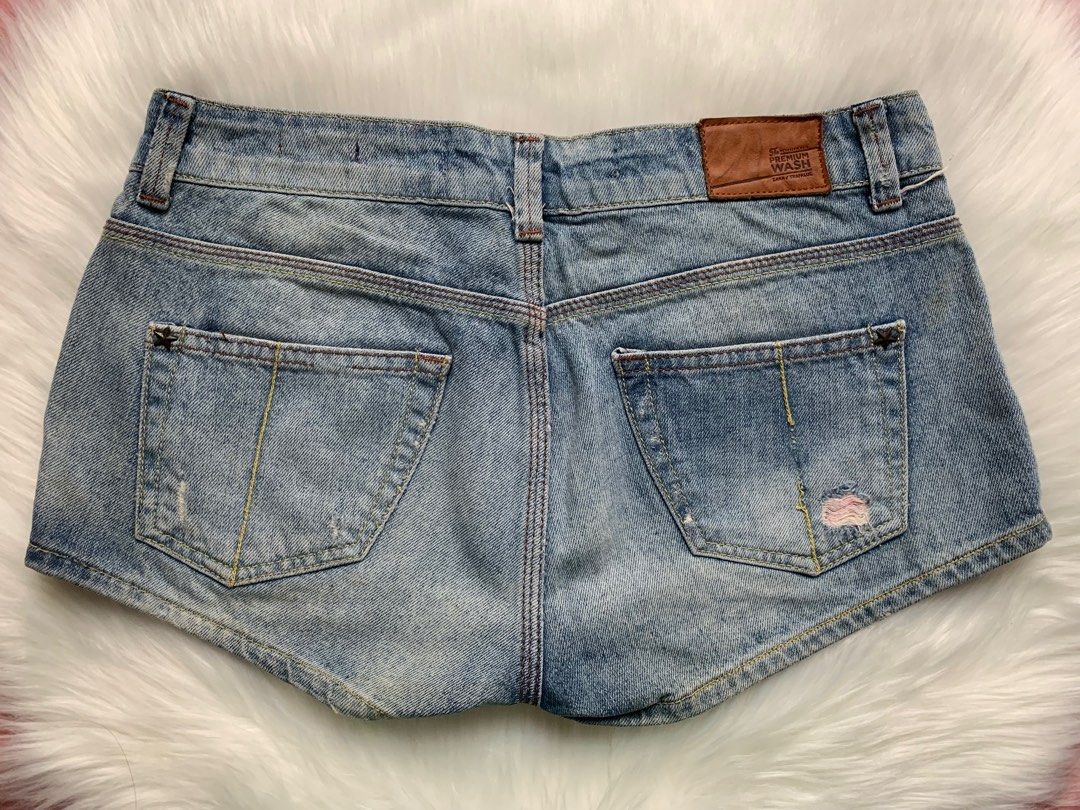 Zara Trafaluc Denim Shorts (Category: Shorts) located in Las Pinas. Submitted by jemdeclutters (Listing ID 1309252697, Image 2). Description: ✨ 36 (EUR) 4 (US) on tag, fits XS-S Measurements (in inches) ✨ Width: 15” ✨ Length: 9”.