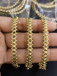 18K Saudi Gold clash bangle