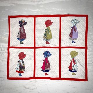 1960s SUNBONNET SUE Handmade Vintage Quilt Tapestry Checkerboard Fabric Blocks and Lace Appliqué Sofa Throw Baby’s Crib ✨ Great For Framed Art