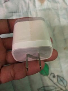 35 w iphone power adapter