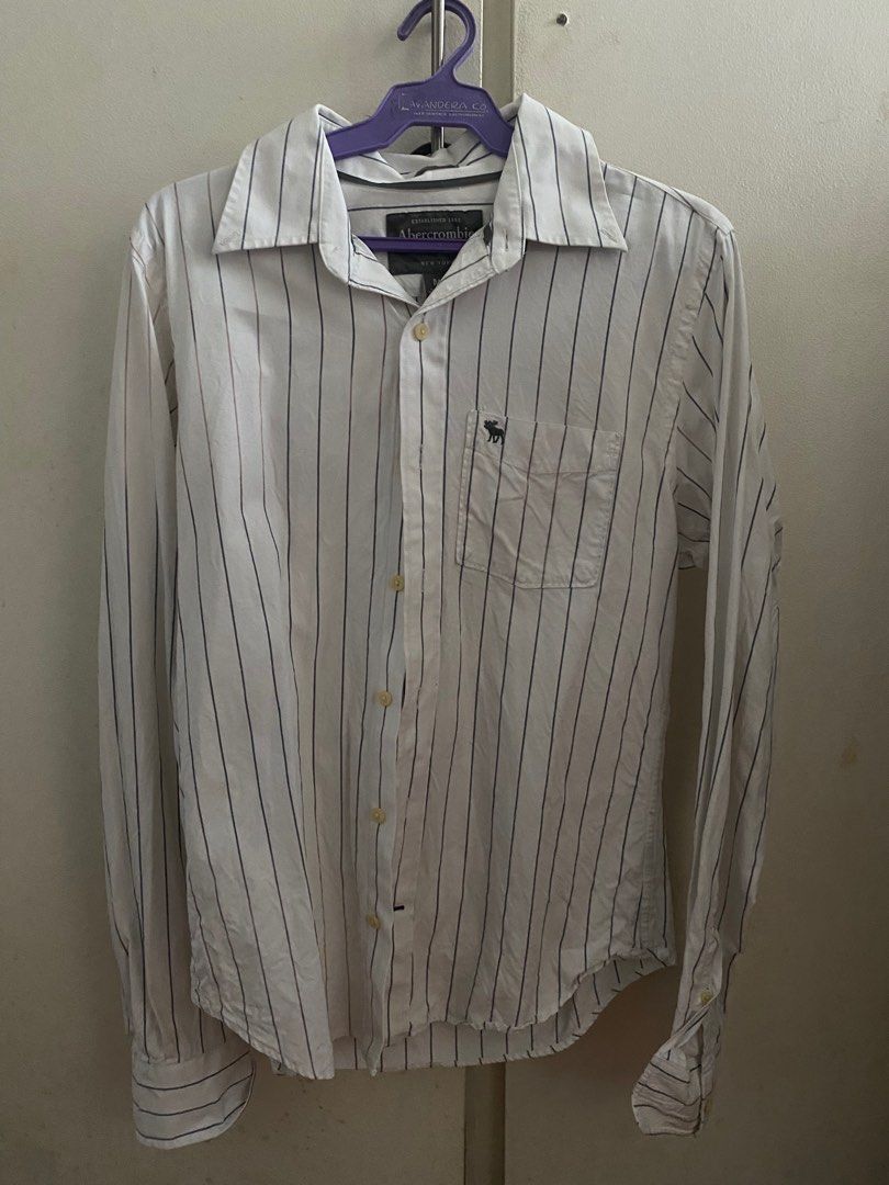 Abercrombie & Fitch Muscle Button down shirt (Category: Formal Shirts) located in Pasig City. Submitted by almondbrunnette (Listing ID 1309441173, Image 1). Description: Has fading — as seen on pictures but not that noticeable.