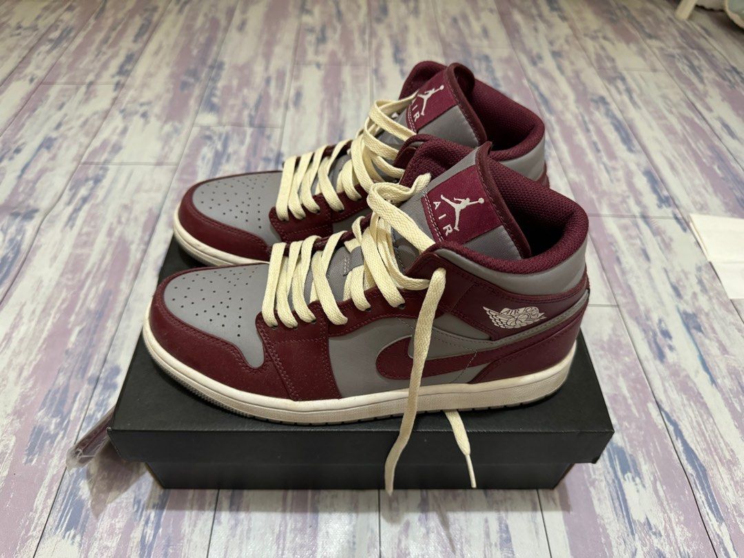 aj 1 mid maroon
