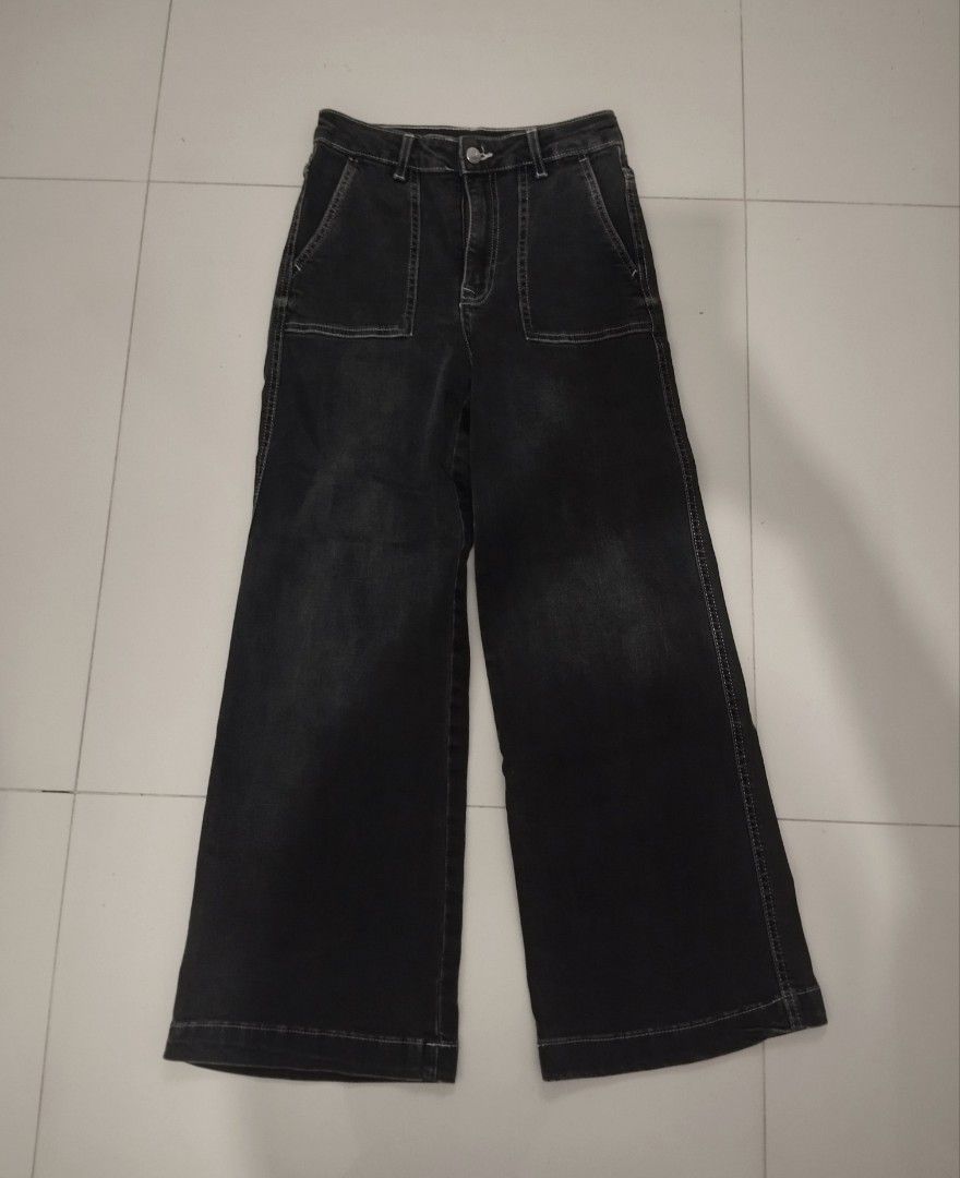 Authentic H&M Contrast Stitch Pants (Wideleg) (Category: Jeans) located in Manila. Submitted by yoitsdang_ (Listing ID 1309452632, Image 1). Description: 🎱size 24-25 🎱lenght 35“ 🎱best fit for 5'0 below •send payment thru gcash •courier (j&t).