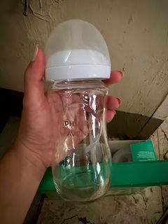 Avent Glass Feeding Bottle 8oz
