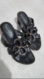 Black Leather Hush Puppies Sandals/Step In