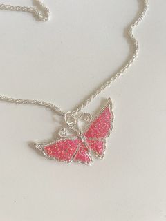 BRAND NEW SILVER NECKLACE WITH BUTTERFLY PENDANT