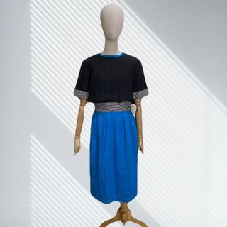 CL185 - Vintage Miss O by Oscar dela Renta Black and Blue with Stripes Waist Band Linen Dress with Side Pockets and Shoulder Pads - Selling Very Low