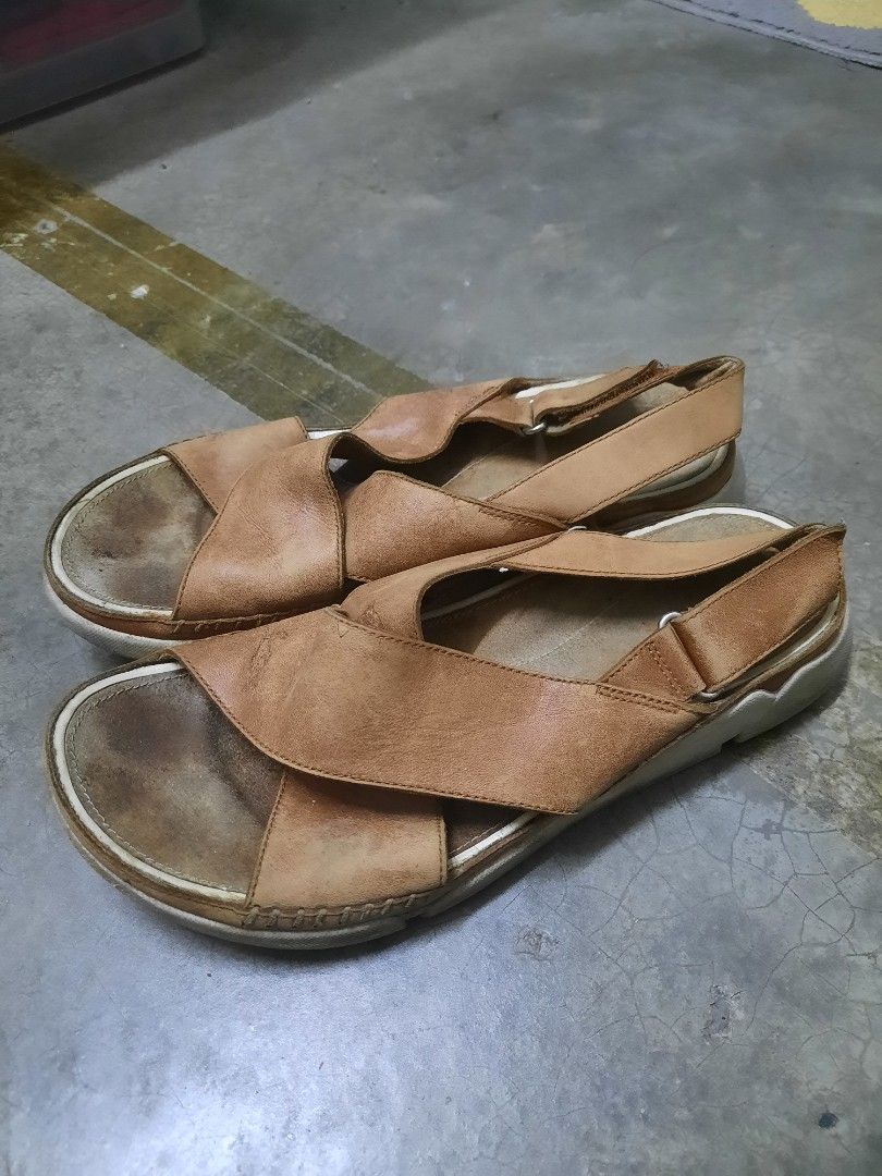 CLARKS women sandals leather size UK6 Women s Fashion Footwear Sandals on Carousell