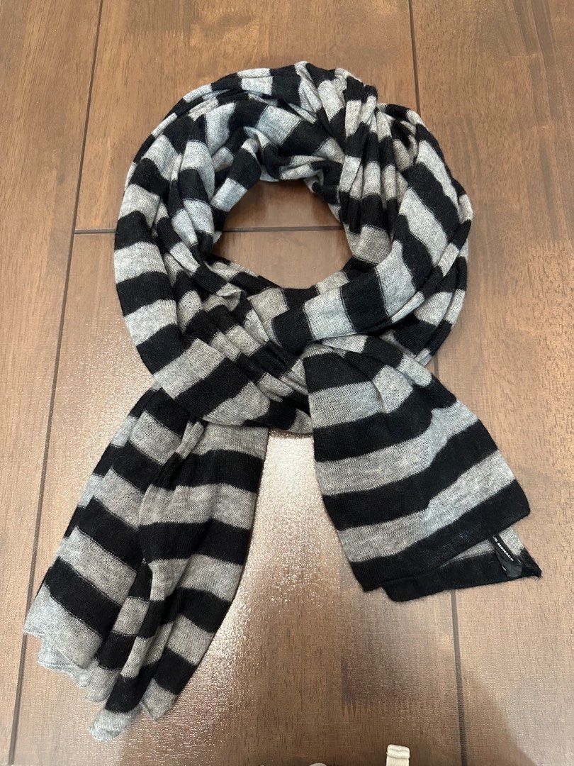 Club monaco cashmere scarf hotsell