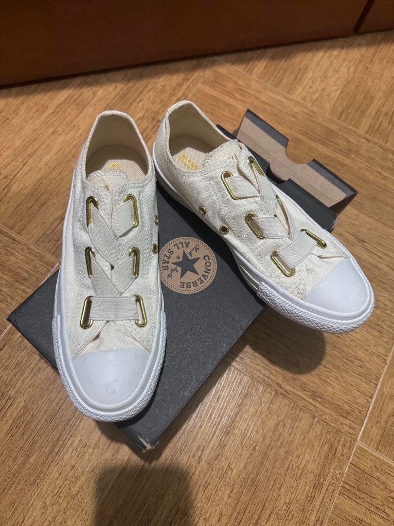 Converse size6 (Category: Sneakers) located in Taytay. Submitted by kylebern (Listing ID 1309435517, Image 1). Description: Used twice only Like new With box Sze6 Taytay rizal loc Check my acct for more items.