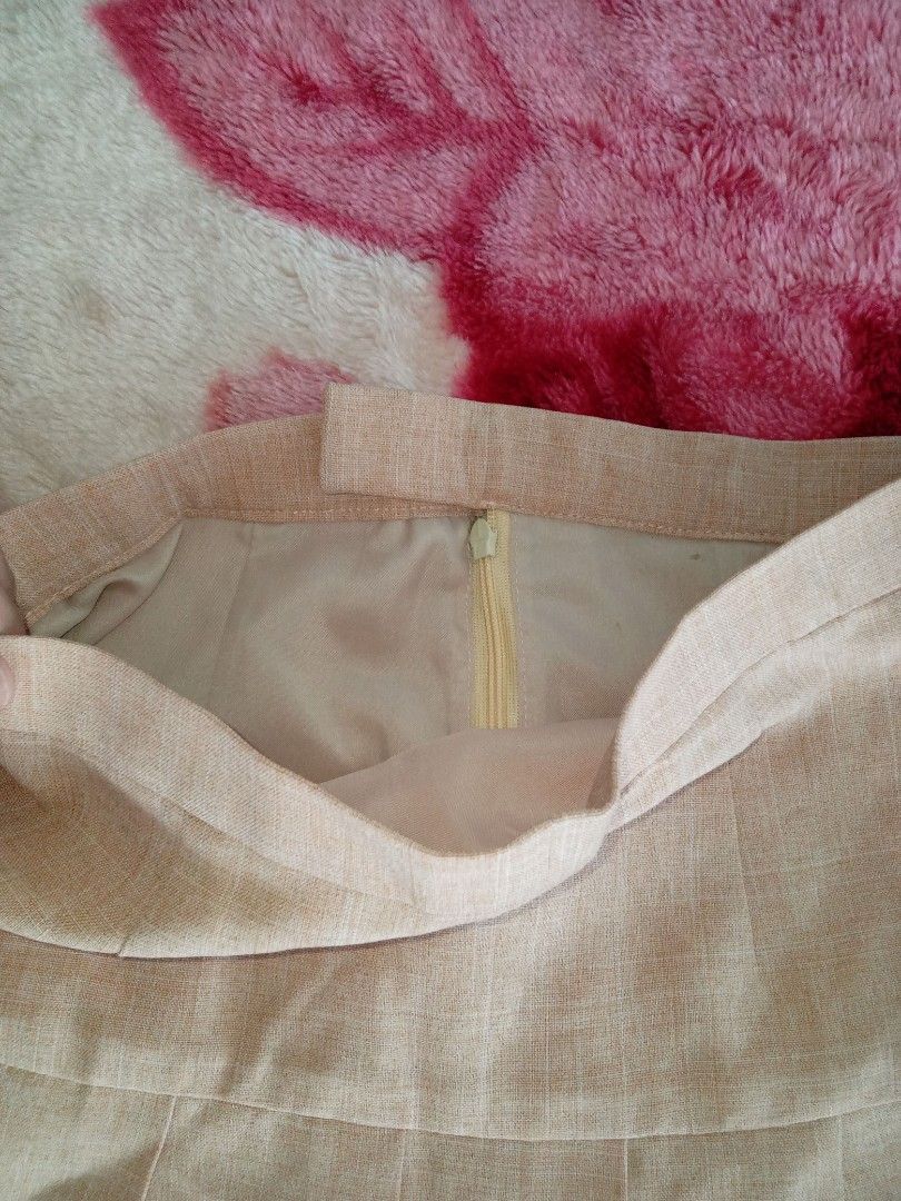 Cream/Nude Pleated Skirt