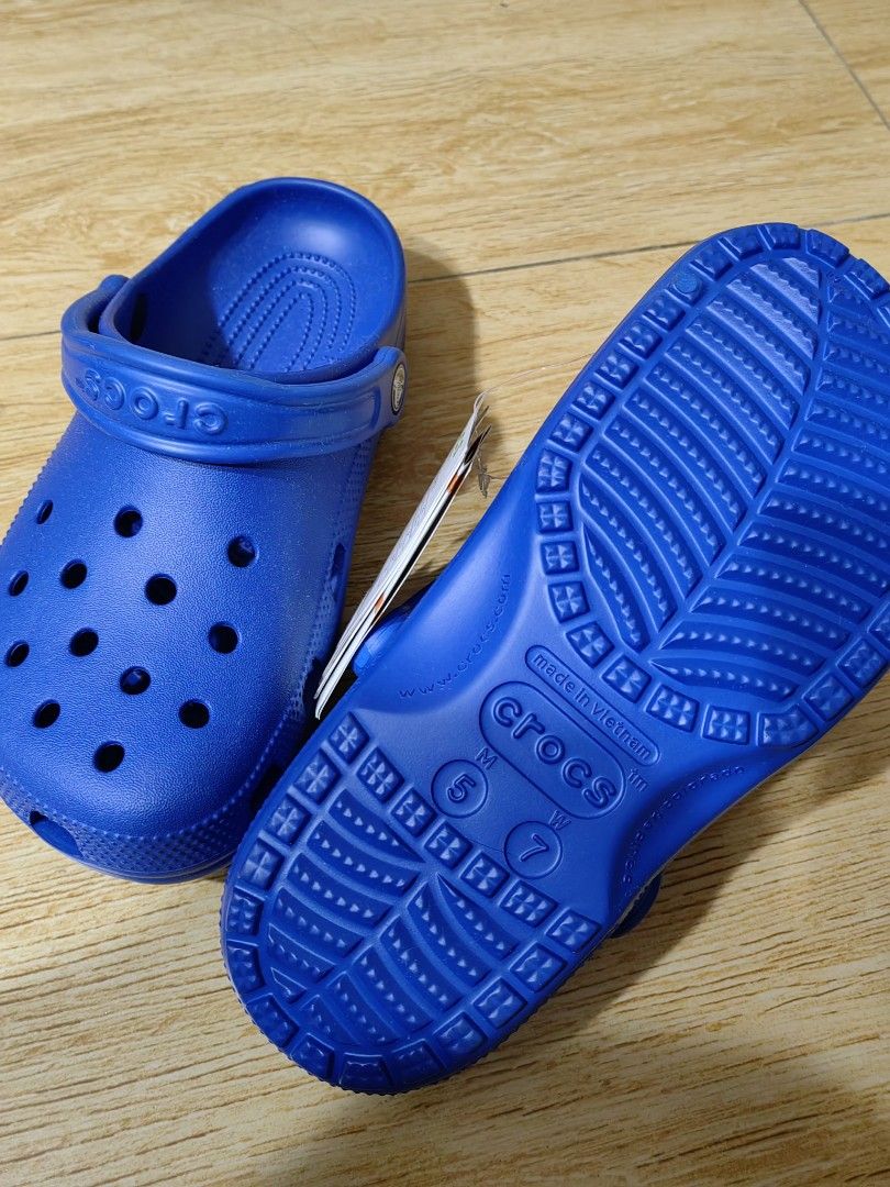 Royal blue crocs hot sale