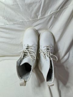 Dr. Martens Boots white