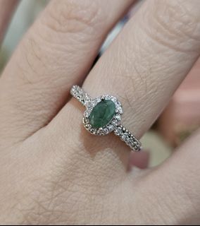 Emerald Stone Ring Dainty 01