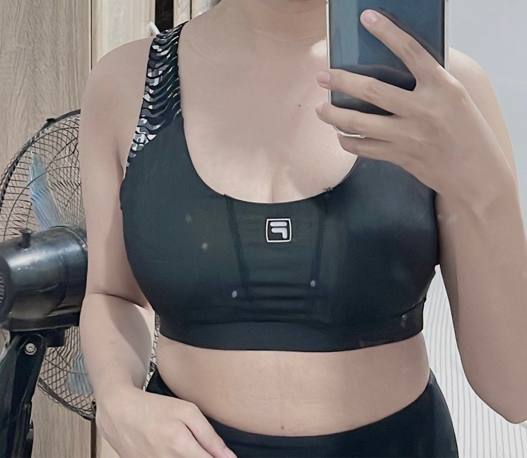 Fila Sports Bra Medium (Category: Activewear) located in Paranaque City. Submitted by declutter_things (Listing ID 1309497025, Image 1). Description: Original Fila Small to medium body frame.