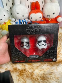 Hasbro Star Wars The Black Series (Titanium Series)  Captain Phasma and First Order Storm Trooper