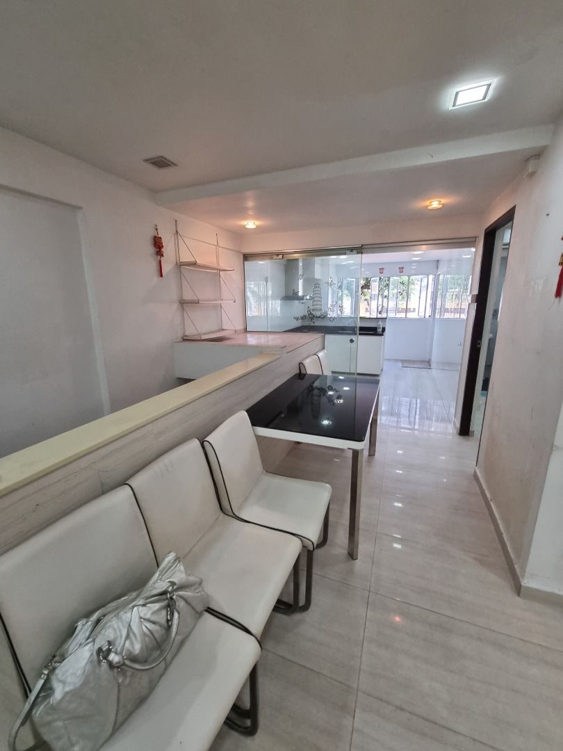 High rental yield 4.9% pa HDB shophouse plus residential unit@443 Ang Mo Kio for sales!632267144821791127
