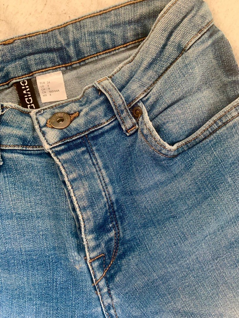 H&M High Waist Ankle Jeans (Category: Jeans) located in Marikina City. Submitted by declutterbymilkee (Listing ID 1309457680, Image 2). Description: H&M High Waisted Ankle Jeans - buttoned jeans - still in good condition - could be one of your best casual bottoms ✨ - can be easily matched with other tops - best fits S SF not yet included. GCash/Maya/BDO Ref. #20 .
