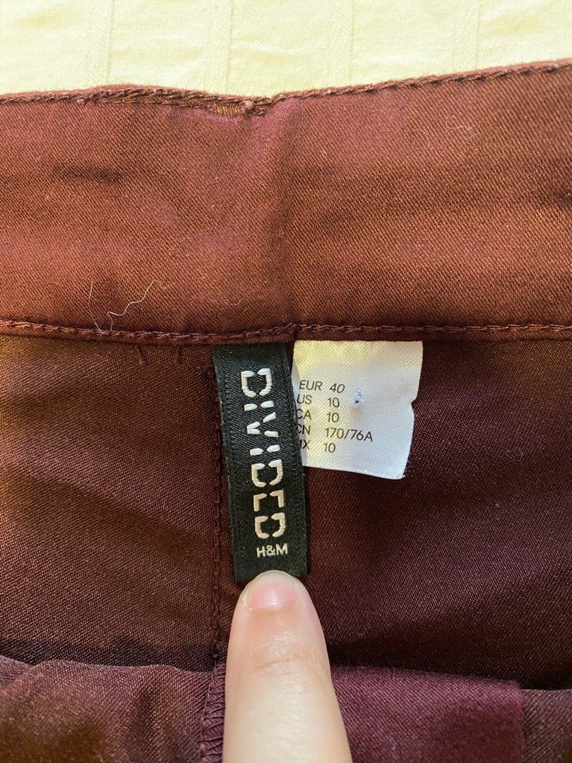 H&M Maroon High Waist Shorts (Category: Shorts) located in Muntinlupa City. Submitted by mmivs (Listing ID 1309521631, Image 3). Description: Brand: H&M Size: US 10 / EU 40 - RFS: Decluttering - Button and zipper front closure - Stretch cotton fabric.