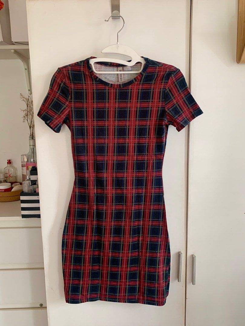 H&M Plaid Bodycon Dress (Category: Dresses) located in Marikina City. Submitted by declutterbymilkee (Listing ID 1309460327, Image 1). Description: H&M Plaid Bodycon Dress - no flaws, in perfect condition - very flattering!! ⭐️ - best fits XS - S SF not yet included. GCash/ Maya/ BDO Ref. #22.