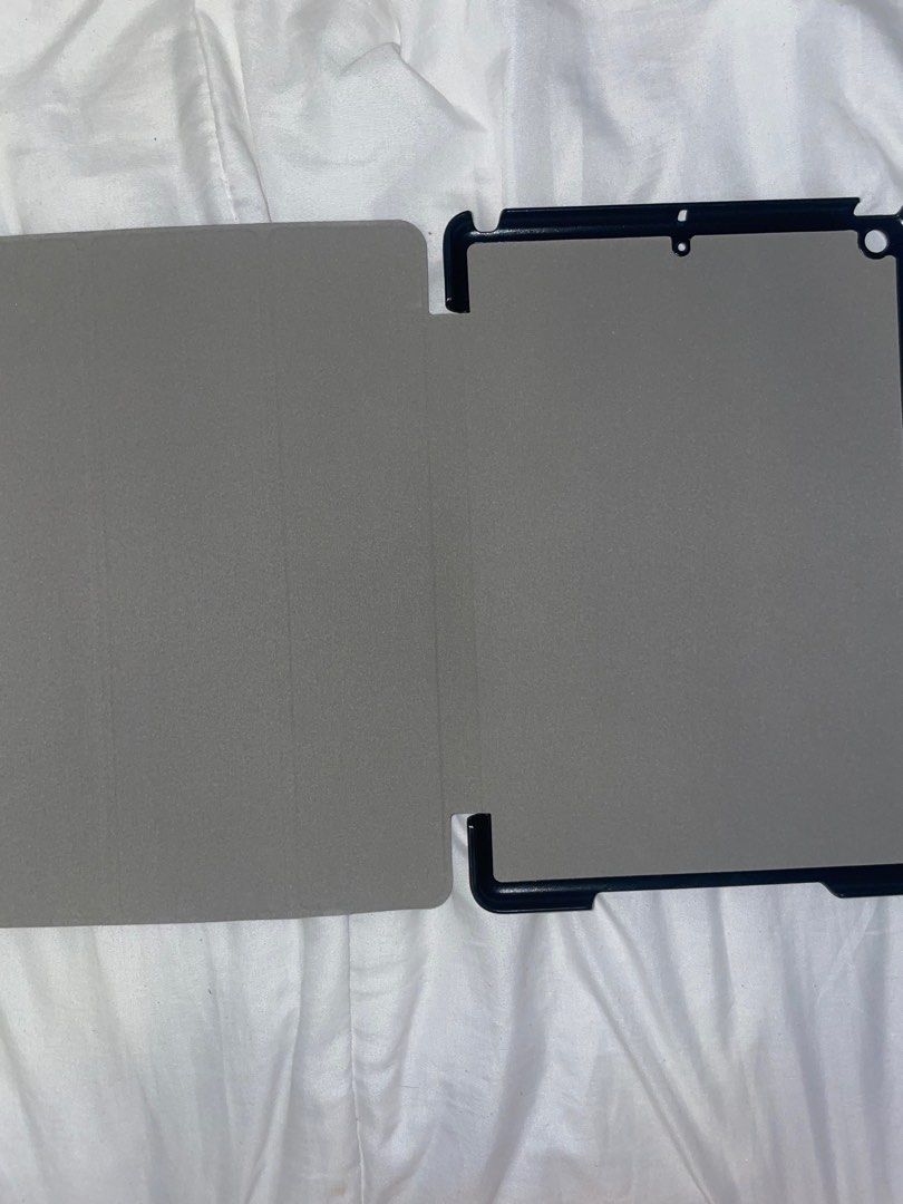 Ipad Gen 7/8/9 Hard Case (Category: Cases & Sleeves) located in Marikina City. Submitted by cookisilogs (Listing ID 1309533280, Image 2). Description: - Hard Faux Leather Like Texture - Soft Inside (fur and other things wont stick) - Foldable for Stand RFS: Wrong case sent (I ordered 10th gen).