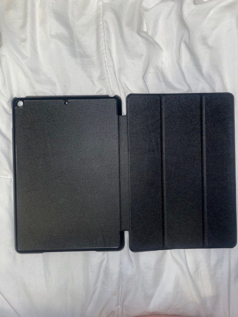 Ipad Gen 7/8/9 Hard Case (Category: Cases & Sleeves) located in Marikina City. Submitted by cookisilogs (Listing ID 1309533280, Image 3). Description: - Hard Faux Leather Like Texture - Soft Inside (fur and other things wont stick) - Foldable for Stand RFS: Wrong case sent (I ordered 10th gen).