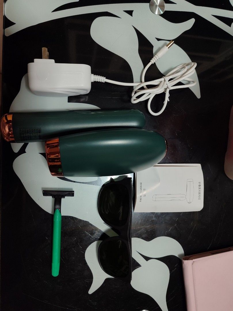 IPL Hair Removal Machine (Category: Hair Removal) located in Caloocan City. Submitted by sab418 (Listing ID 1309504947, Image 3). Description: - Bought in Tiktok shop for 2,000 pesos -Barely Used (used two to three times only) -rfs: Gonna upgrade to smaller one Here's the product's feature according to the shop: 📌【Product Features】 ● Polishing in the best-grade Sapphire lamp cap. This is also the highest energy in Sapphire Air Series. Permanent 