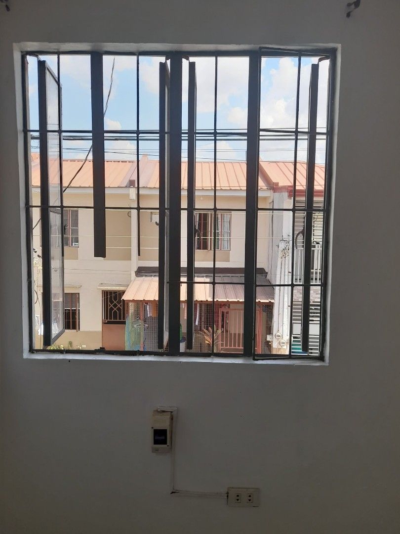 Jade Residences Blk 45 Lot 36 (Category: House & Lot) located in Paranaque City. Submitted by nurse_pao (Listing ID 1309374626, Image 1). Description: Hello, Cash for 1.5m. Total lot: 52 sqm. House lot: 36 sqm. Bedrooms: 2 Located in the heart of Dasmarinas, Cavite and perfect for a starting family. I am selling my newly-painted and slightly renovated house in very good condition. Water tank is already installed. No parking space. Only for motorb