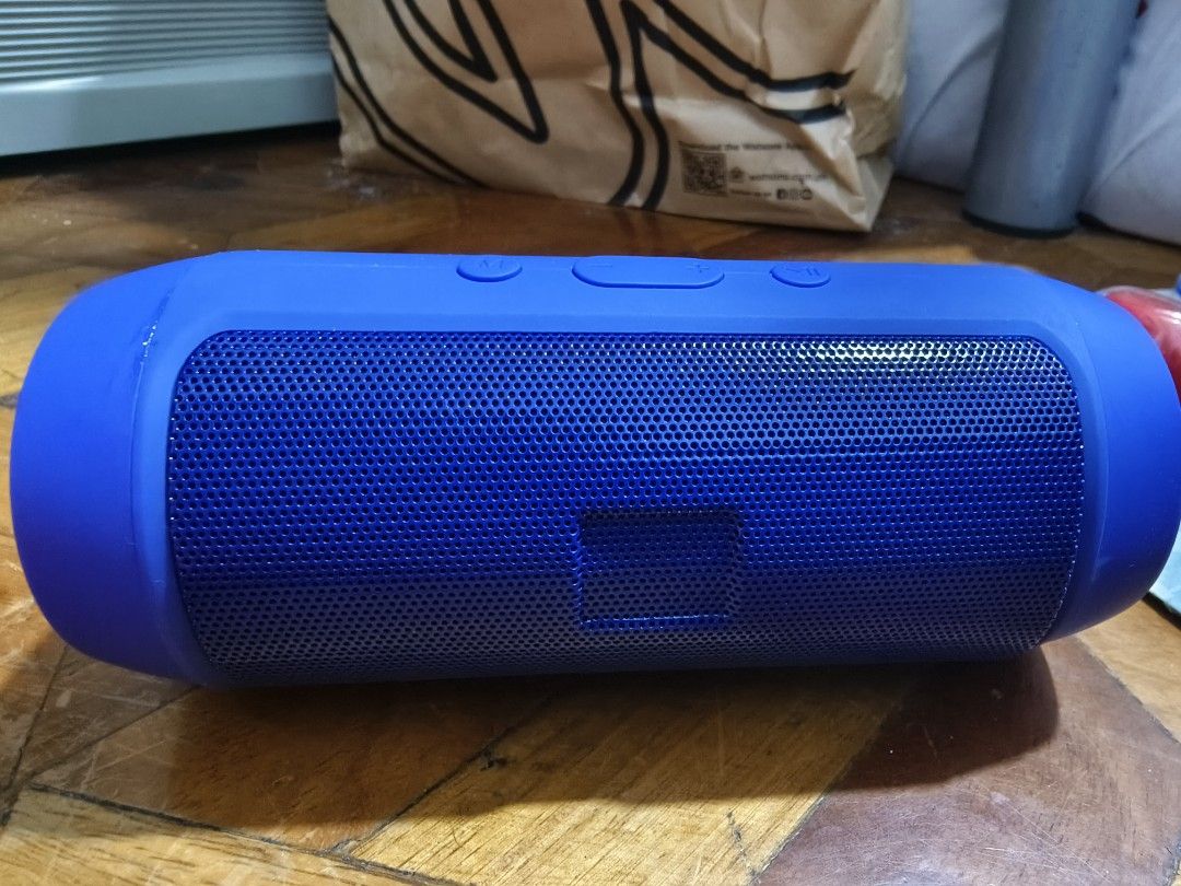 JBL CHARGE MINI (Category: Soundbars, Speakers & Amplifiers) located in San Juan City. Submitted by shanesteve (Listing ID 1309421909, Image 2). Description: charge mini malakas tunog Hindi nagamit mejo d n naayos ang box nakatago kasi pero walang defect ang item with free selfie sticks (1pc) sf c/o buyet.