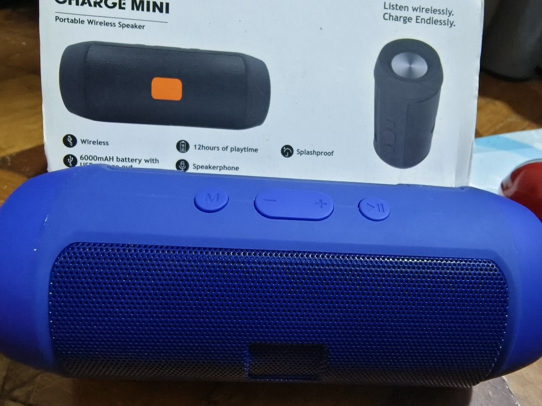 JBL CHARGE MINI (Category: Soundbars, Speakers & Amplifiers) located in San Juan City. Submitted by shanesteve (Listing ID 1309421909, Image 1). Description: charge mini malakas tunog Hindi nagamit mejo d n naayos ang box nakatago kasi pero walang defect ang item with free selfie sticks (1pc) sf c/o buyet.