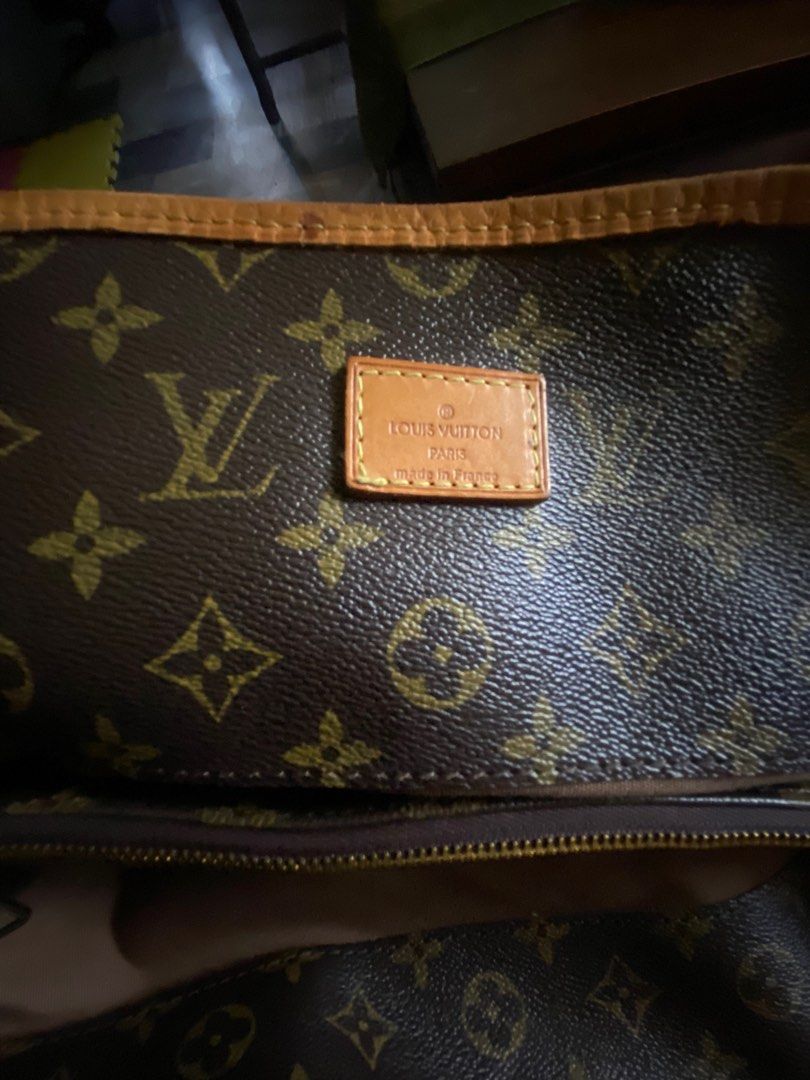 LV coded bag (louis voutton) (Category: Luxury Bags & Wallets) located in Binan City. Submitted by thel81390 (Listing ID 1309376146, Image 3). Description: With signs of usage pero super ganda. Signs of usage are normal, it’s making us “us” If you like LV bags, this is for you. Searchable code.