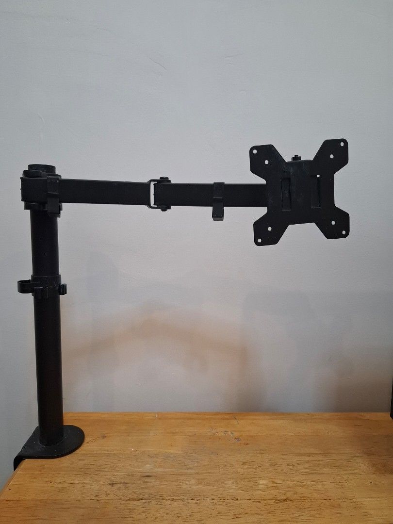 Monitor Bracket (Category: Monitor Screens) located in Las Pinas. Submitted by acrc_ph (Listing ID 1309501296, Image 1). Description: used for a few months, but will upgrade to double monitor setup using a different bracket.