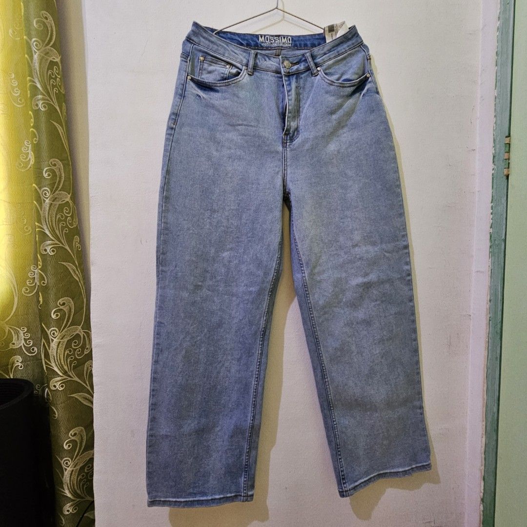 Mossimo Light Wash Wide Leg Jeans (Category: Jeans) located in Cavite. Submitted by jmstuff__ (Listing ID 1309392891, Image 1). Description: READ ‼️‼️ Brand: Mossimo Material: 100% cotton but more on sa stretchy side ito. Size: 28-29 inches Other Details: 👉 used for less than 10x only.