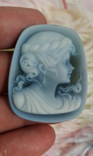 NEW ARRIVAL‼️‼️DIRECT from JAPAN 🇯🇵❤
LOOSE REAL AGATE CAMEOS 33.5mm size
RARE GREEN AGATE
LADY CAMEO HAND CARVED DESIGNS
Price 3,500 add sf
In very good condition. No issues. 
Ideal for jewelry accessories