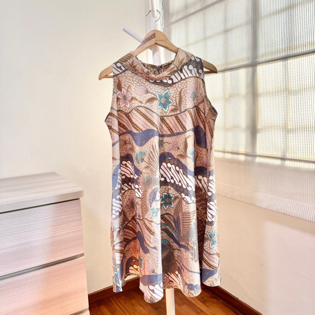 Floral sleeveless turtleneck best sale