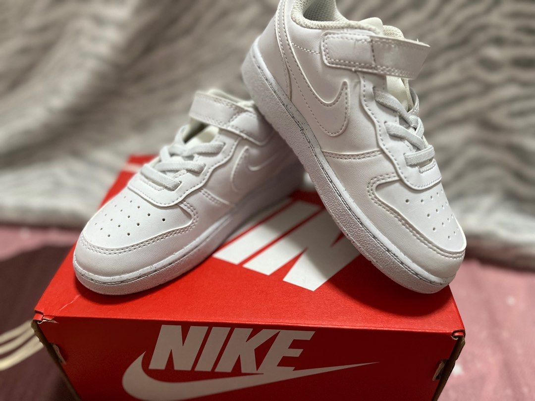 White nike shoes for kids outlet