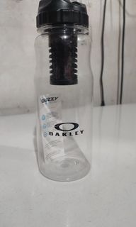 oakley guzzy sports bottle