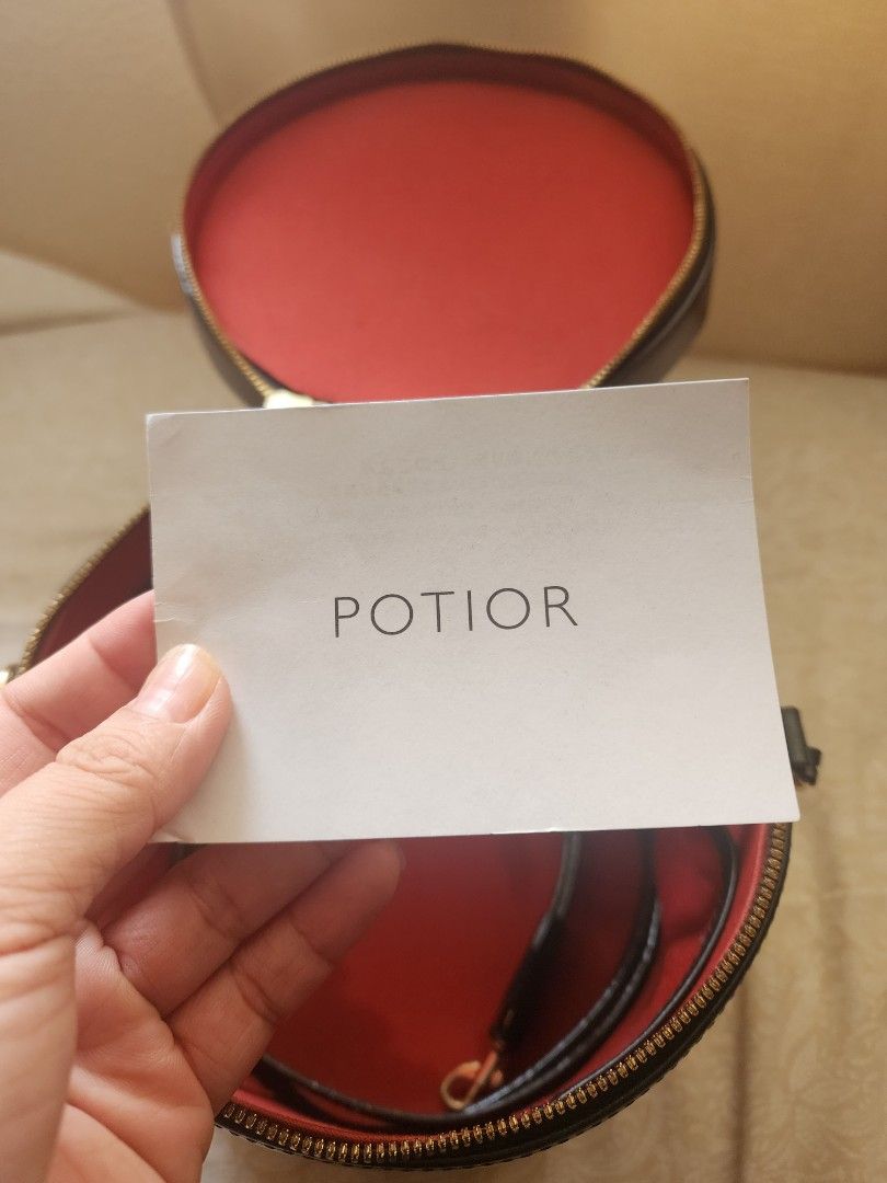 PRELOVED POTIOR JACKIE 2 WAY VANITY BAG (Category: Luxury Bags & Wallets) located in Cebu City. Submitted by luxcebuph (Listing ID 1309514035, Image 3). Description: PotioR Bag Handbag Bag Tote Bag Ladies Women's Leather Genuine Leather Black HMO-0139 JACKIE BOX Vanity Bag 2WAY Shoulder Bag.