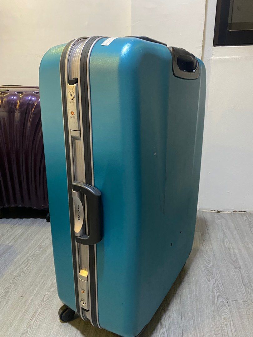 Heavy duty suitcase store
