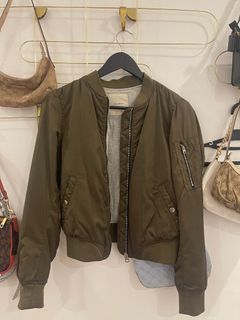(Category: ) located in . Submitted by kkiswardrobe (Listing ID 1309516808, Image 1). Description: .
