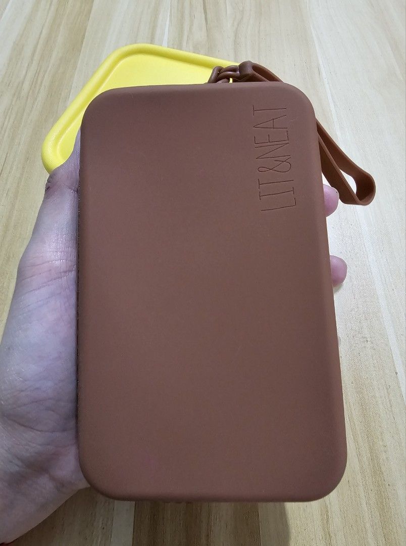 Silicon/jelly bag organizer pouches (Category: Purses & Pouches) located in Pasay City. Submitted by mydeer08 (Listing ID 1309465350, Image 3). Description: bundle price no issues malinis at wlang tsismis. no return no exchange.