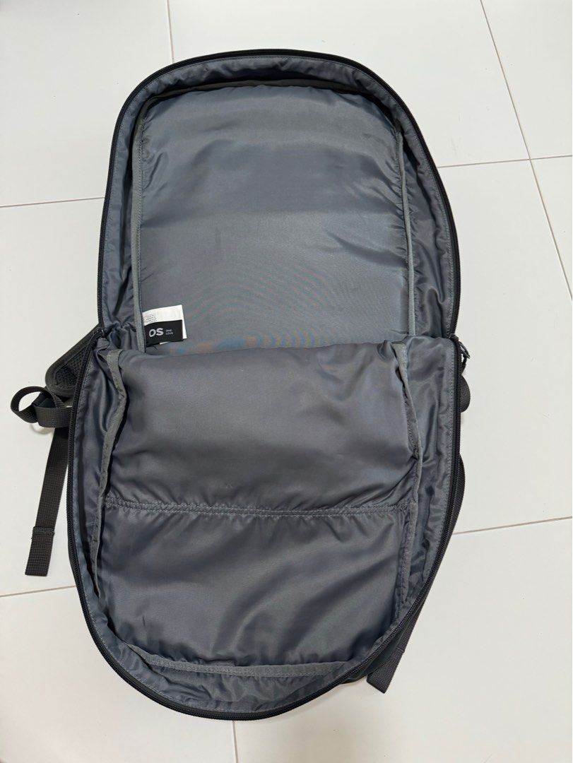 Timbuk2 Backpack - Command (Category: Backpacks) located in Singapore. Submitted by cwching (Listing ID 1309408438, Image 4). Description: The Timbuk2 Command is a large laptop backpack with multiple storage compartments and pockets This is the earlier version & no longer available. Kept for a while, recently took out to use a few times but found it a little too big for me, hence letting go. In good condition. Collect from Jurong Point/Pioneer MR
