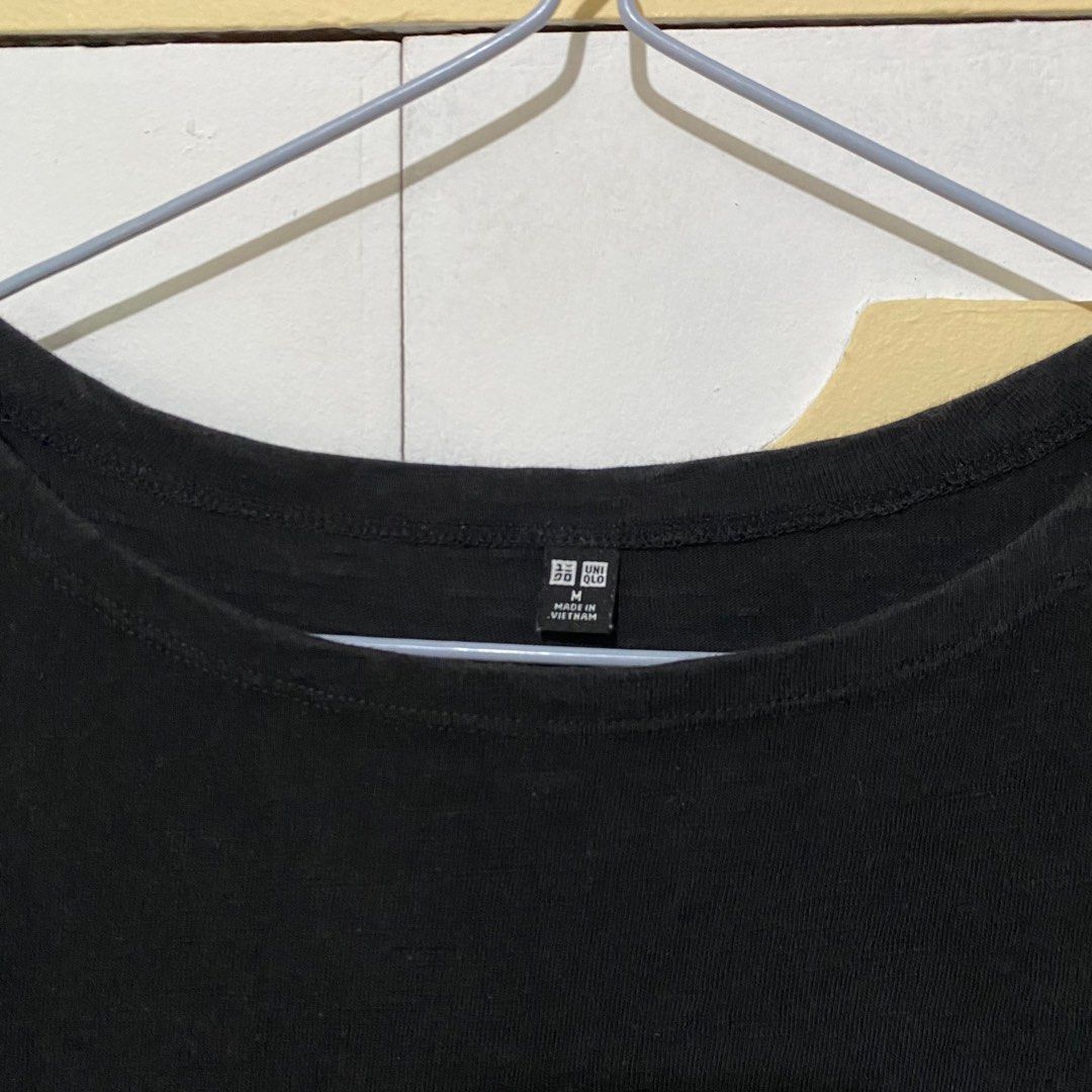 Uniqlo Short Sleeve Black (Category: Blouses) located in Muntinlupa City. Submitted by declutterbuster (Listing ID 1309395325, Image 3). Description: Good Condition No damage Width - 18 inches Length - 21 inches Payment first thru gcash .